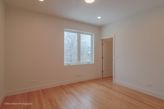 Building Photo - 6123 S Ellis Ave