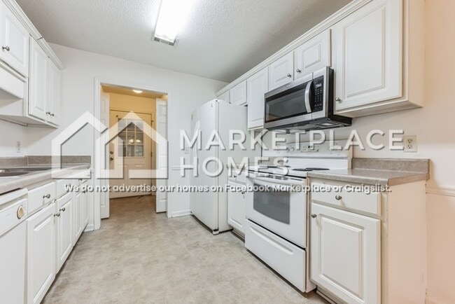 Building Photo - 1700 Crabtree Cir