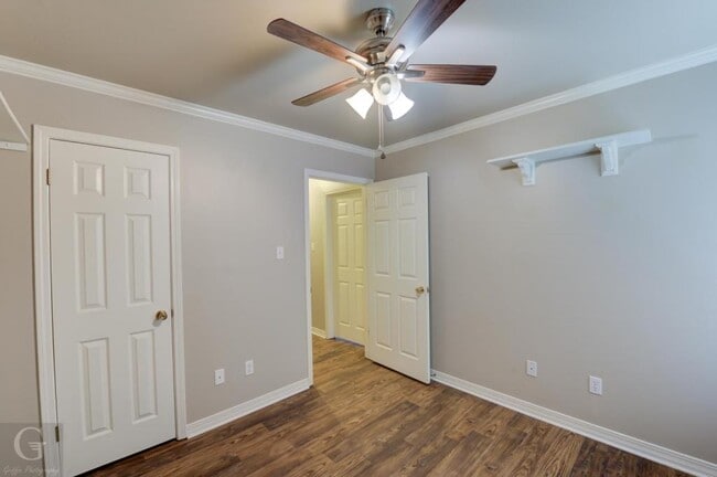 Building Photo - 5806 Hollyhock Ln