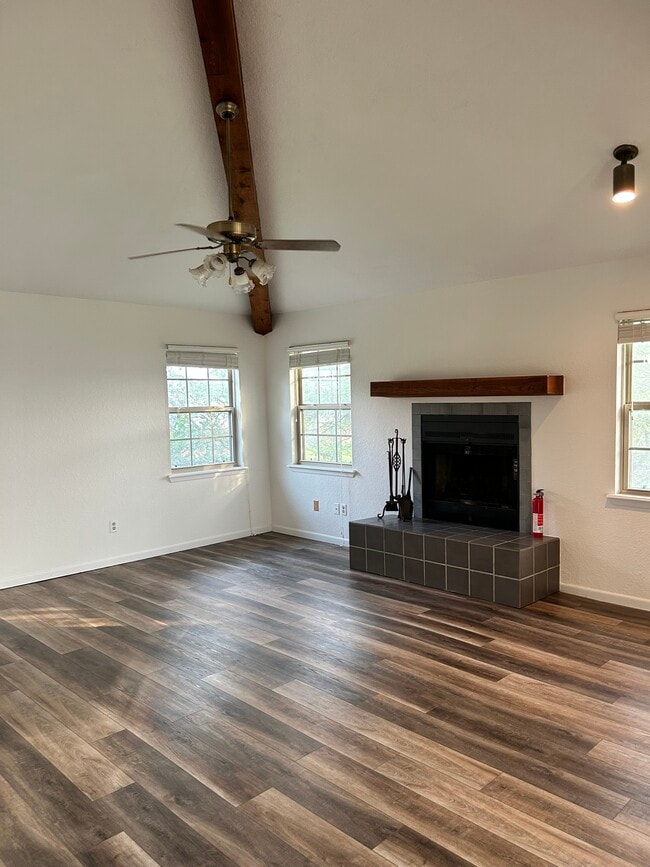 Building Photo - 4042 Laguna Shores Rd