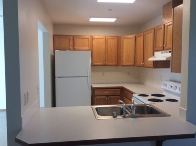 Building Photo - 3 Bdrm/2.5 Bath Townhome Style Duplex - Av...