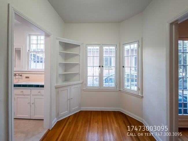 Building Photo - Spacious Hollywood Gem: Stylish 1-Bedroom ...