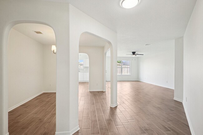 Building Photo - 11926 Panay Dr