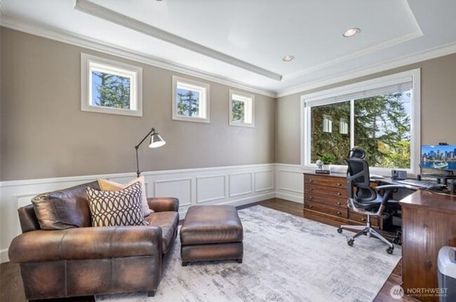 Building Photo - Luxury Living in sought after Sterling Woods