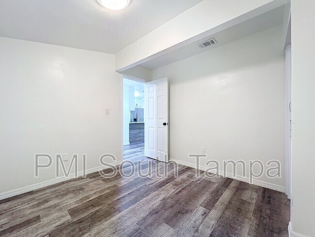 Building Photo - 1723 John Rivers St