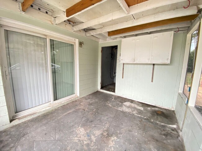 Building Photo - 601 Encino Way