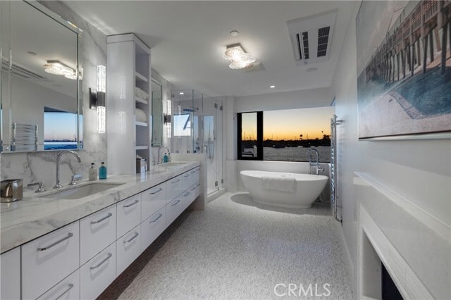 Building Photo - 130 S Bay Front