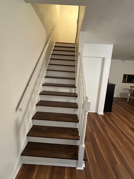 Building Photo - 226 Highland Park Dr