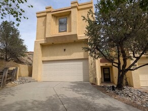 Building Photo - 542 Pinon Creek Rd SE