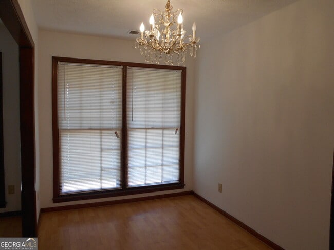 Building Photo - 551 Racetrack Rd