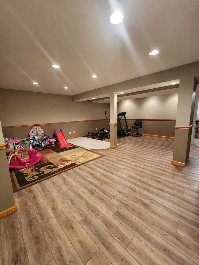 Building Photo - 3288 Beech Ln