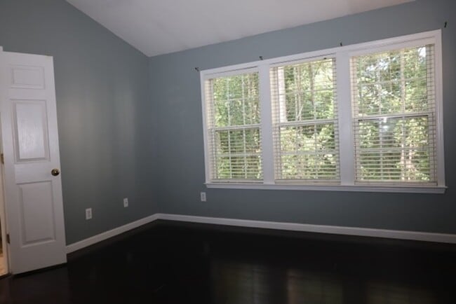 Building Photo - 3 Bedroom Townhome in the Heart of Dulth