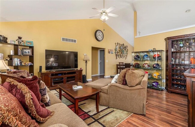 Building Photo - Beautiful 3 Bedroom, 2 Bathroom Home in No...