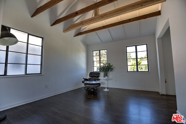 Building Photo - 1807 Montana Ave