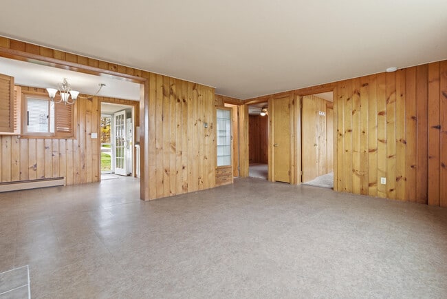 Building Photo - W6705 N Lakeshore Cir