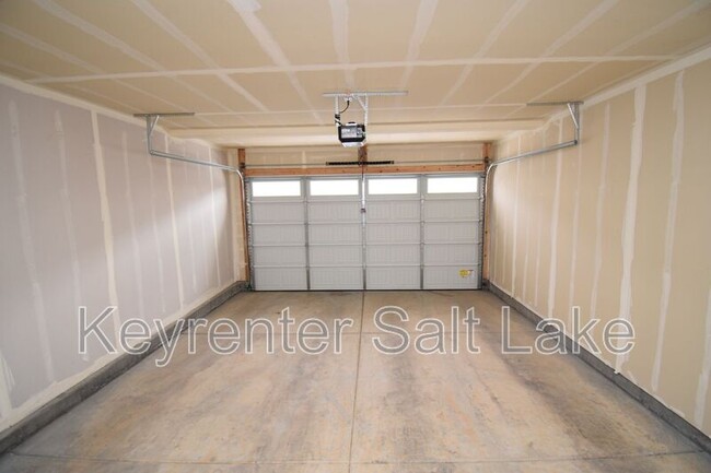 Building Photo - 397 N Buoy Ln