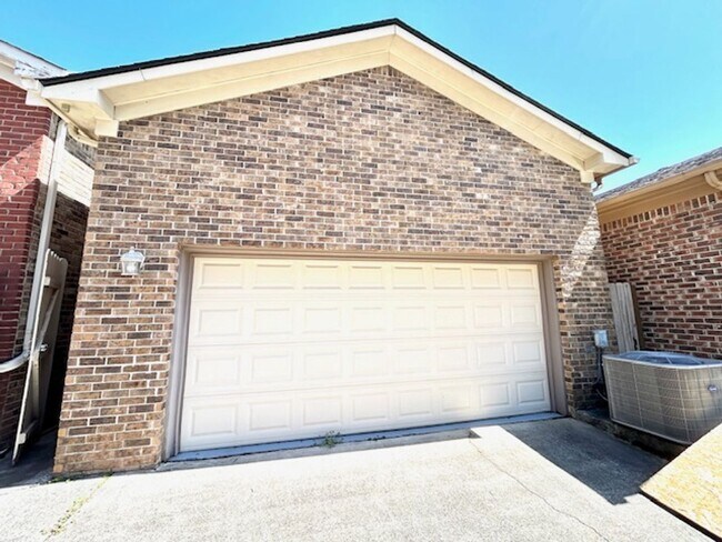 Building Photo - Prime Madison Location – Home for Rent