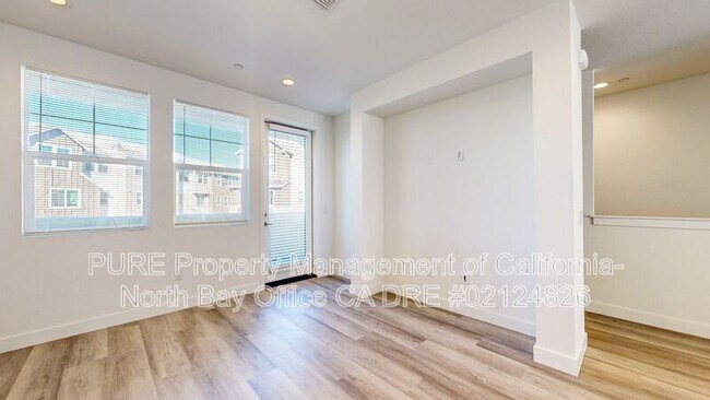 Building Photo - 221 Gambrel Cir