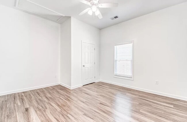 Building Photo - Beautiful Home For Rent in East Memphis-Co...