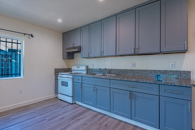 Building Photo - 603 W 49th St