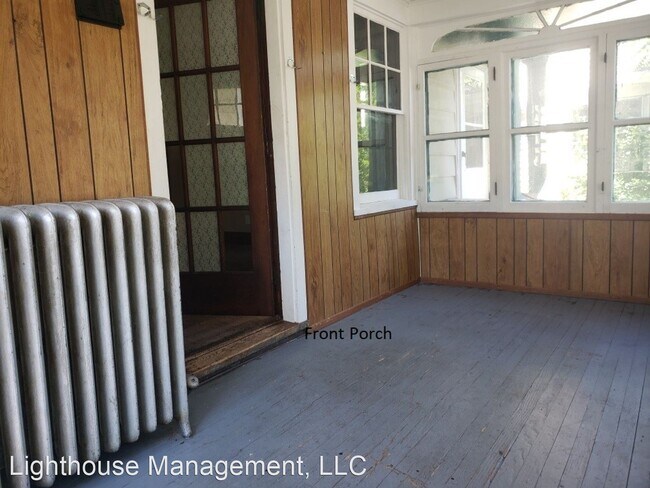 Building Photo - 3 br, 1 bath House - 682 Parsells Ave.