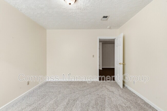 Building Photo - 1690 River Bend Rd