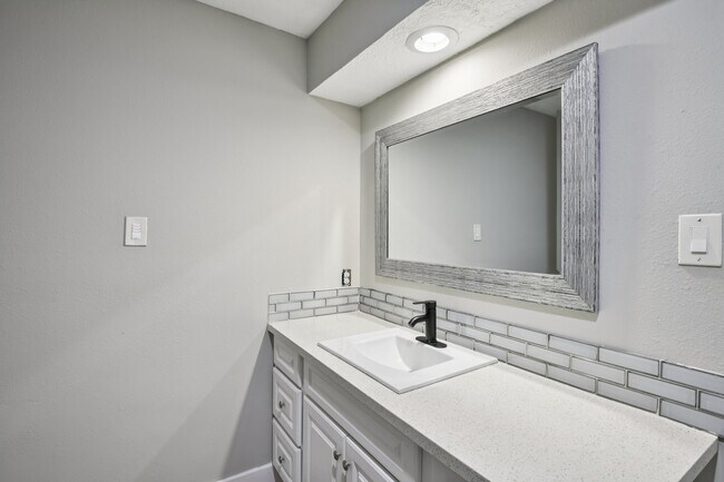 Building Photo - 15642 Pagehurst Dr