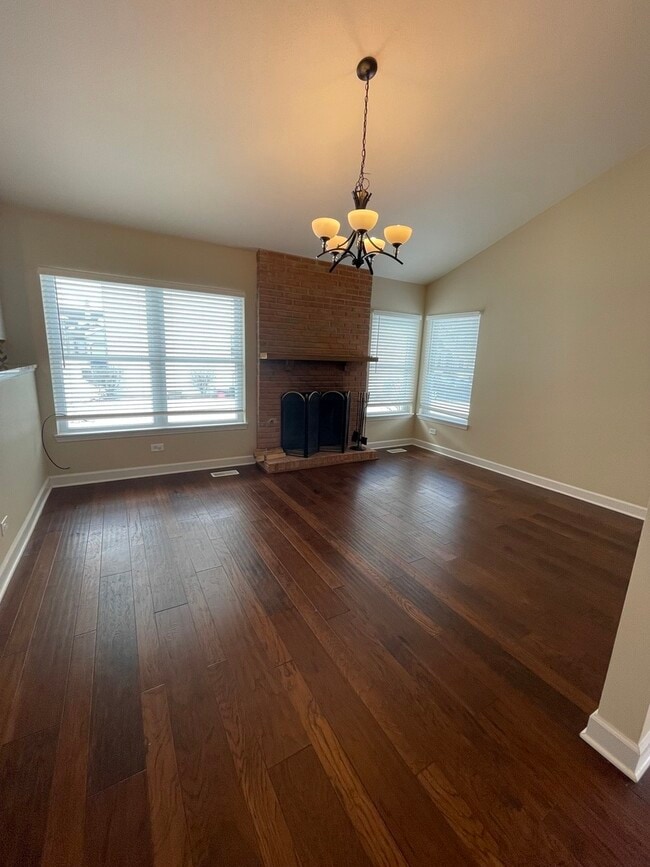 Building Photo - 6 Redbud Ct