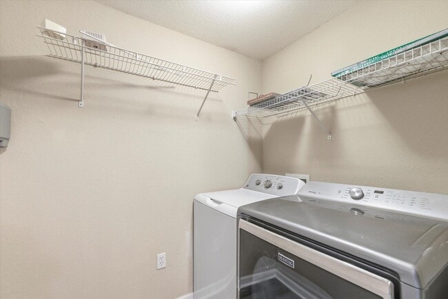 Building Photo - 2801 Chancellorsville Dr