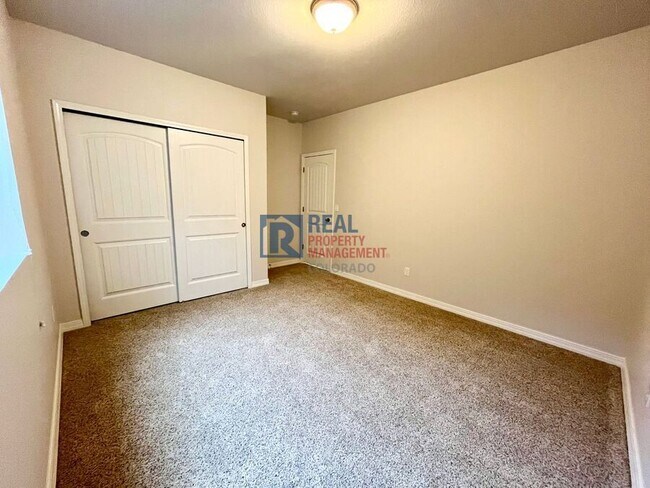 Building Photo - 10831 Fossil Dust Dr