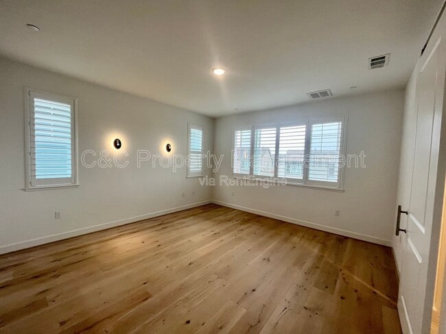 Building Photo - 2607 3rd Ave