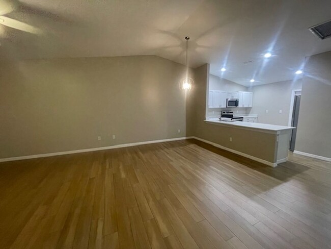 Building Photo - Duplex for rent