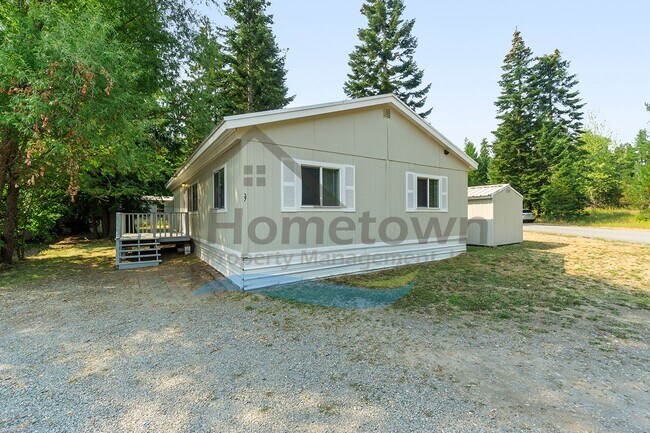 Building Photo - 3 Bedroom 2 Bathroom Home with Off-Street ...