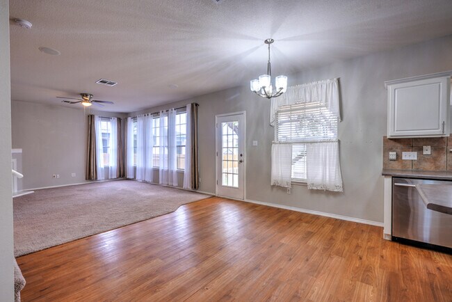 Building Photo - 807 Settlement St