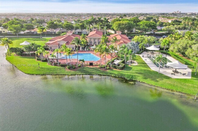 Building Photo - 2590 SE 7th Pl