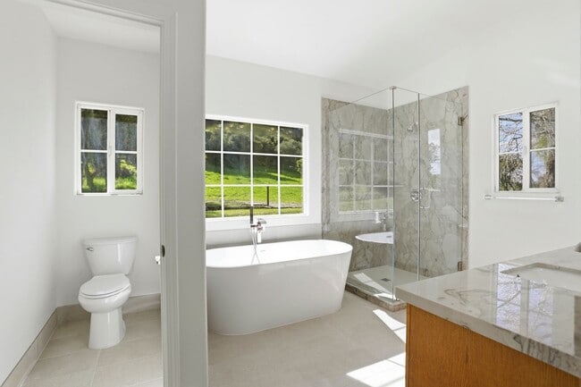 Building Photo - Beautiful Gated Country Property