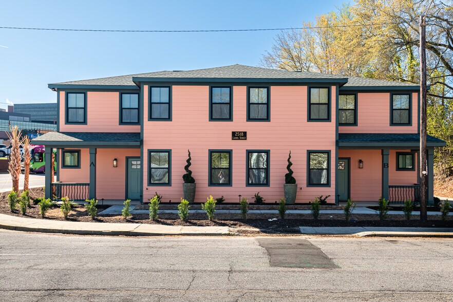 Primary Photo - 2518 Laurel St