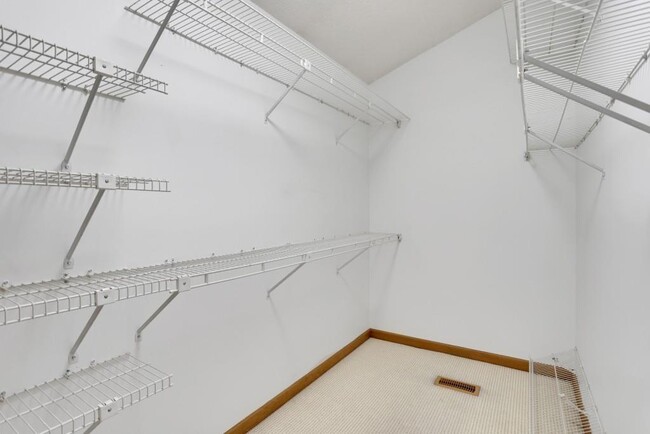 Building Photo - 6061 Blackberry Ln