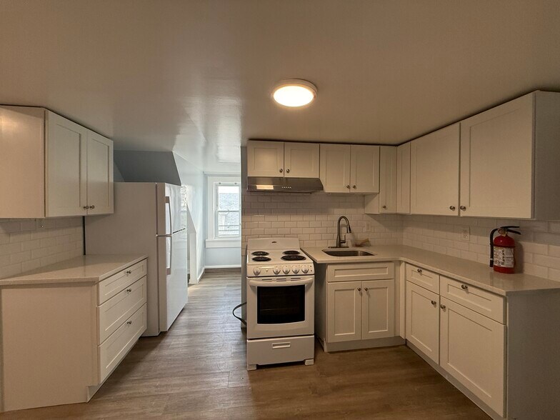 Building Photo - 397 Clifton Ave