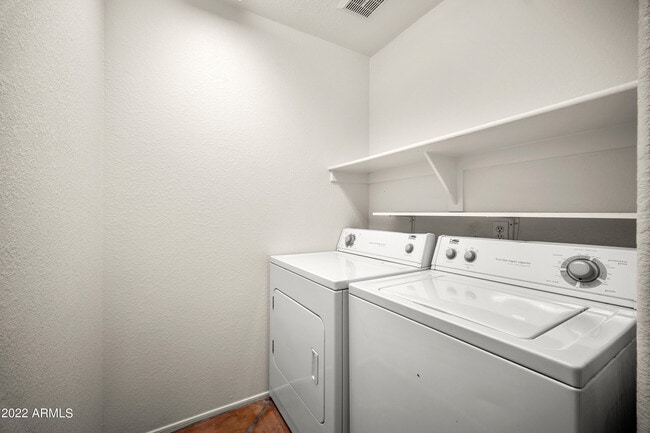 Building Photo - 1414 E Weldon Ave