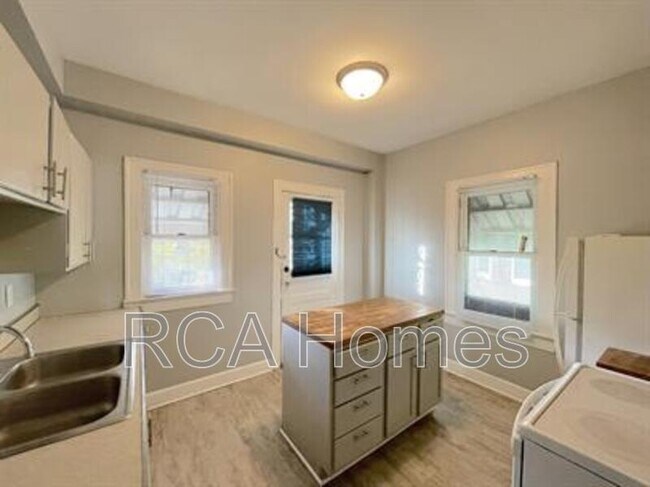 Building Photo - 2504 Boulevard Pl