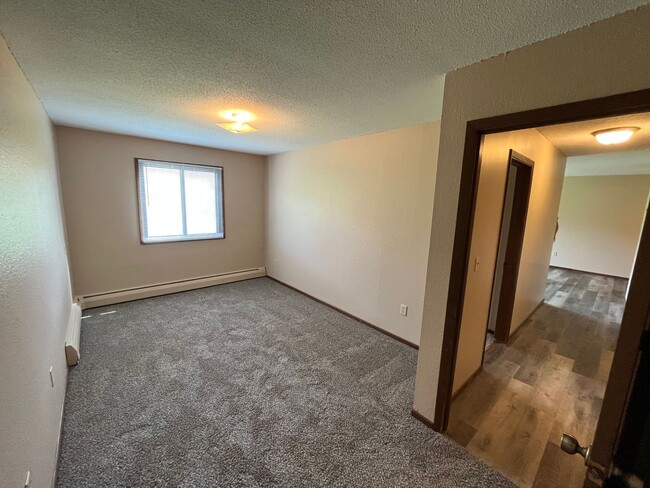Building Photo - 6001-6023 E Viking Blvd