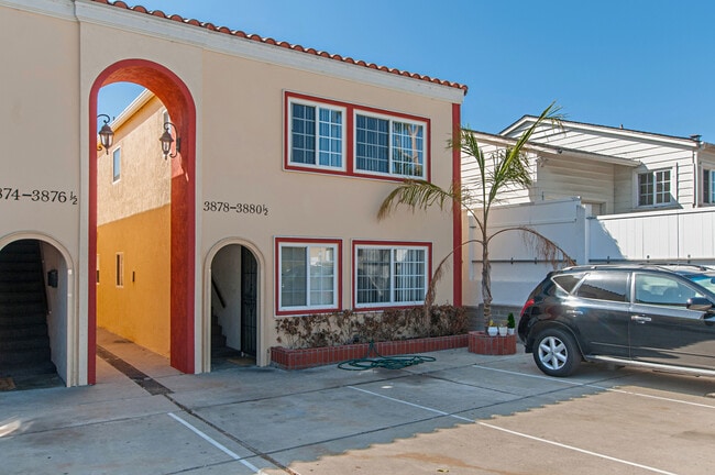 Building Photo - 2BD/1BA APARTMENT IN CROWN POINT! - 2 BLOCKS TO SAIL BAY! - $2,995/mo!