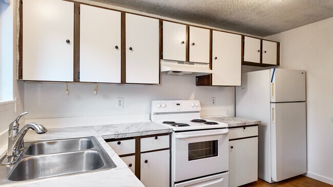 Building Photo - Spacious Apartment in Cozy Tacoma Neighborhood