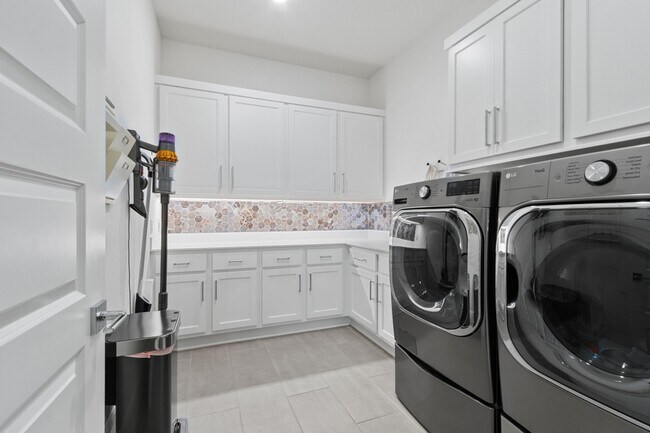 Building Photo - 902 Falcon Hollow Ln