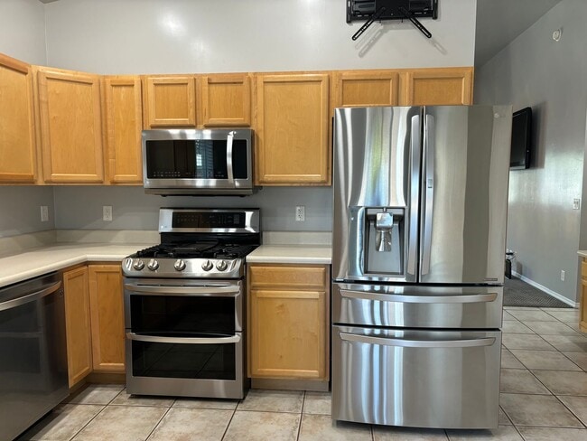 Building Photo - Gorgeous Flagstaff Rental