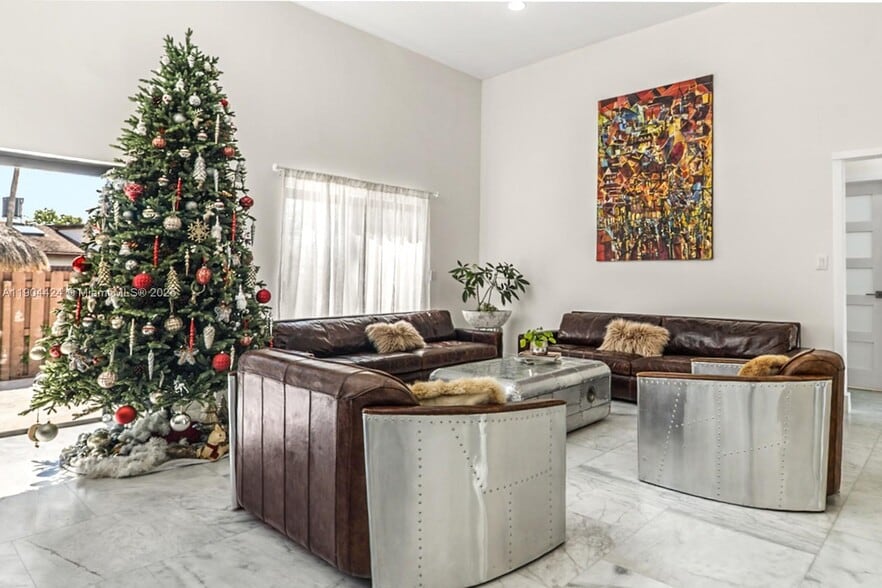 Building Photo - 513 Leslie Dr