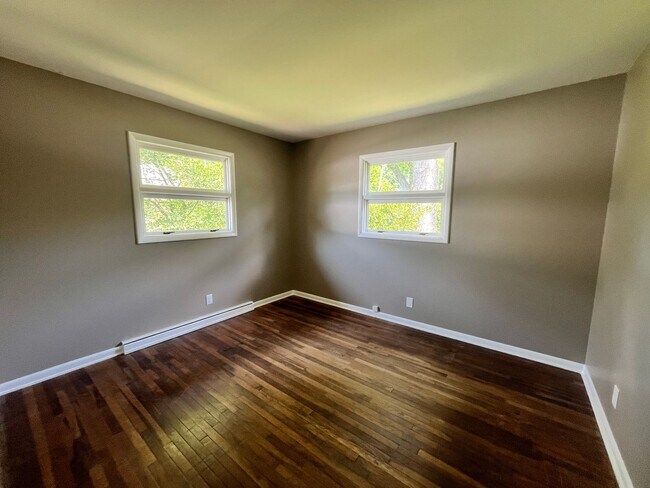 Building Photo - Beautiful 3 Bedroom 1.5 Bath House in Carmel