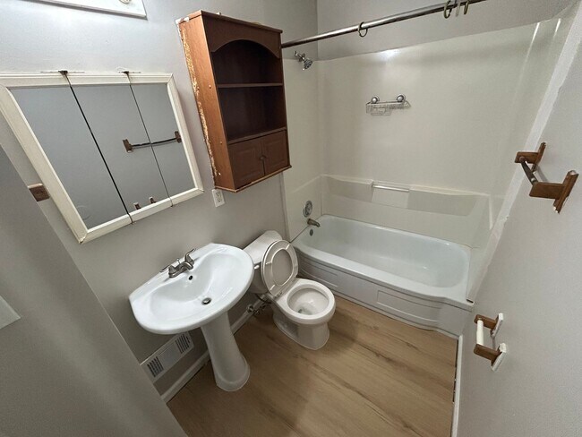 Building Photo - Comfort & Convenience on Cloverdale - Section 8 Friendly!
