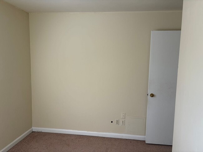 Building Photo - 4BR/2BA Near Virginia Tech | Bus Route, Laundry In-Unit